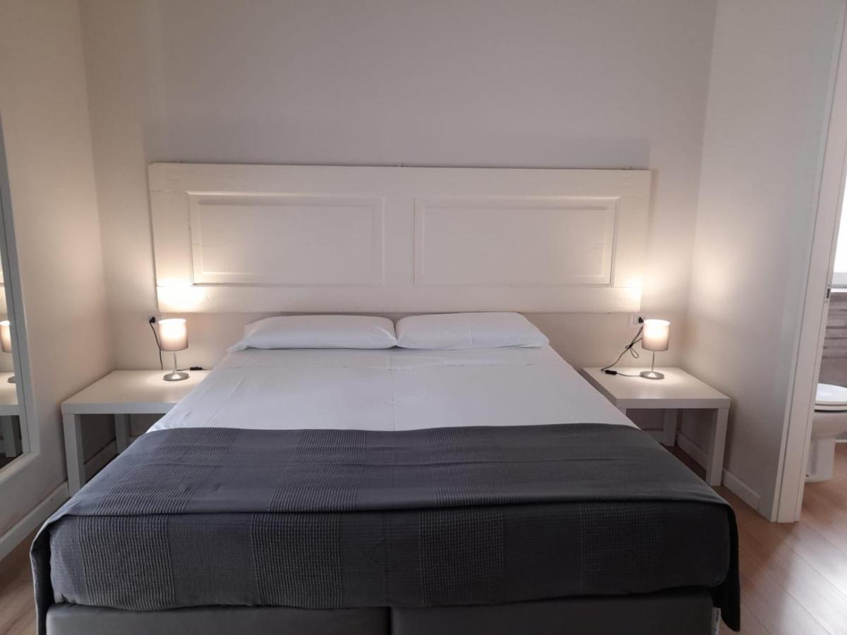 Affittacamere The Door In The Room And Parking Space Garlate Esterno foto