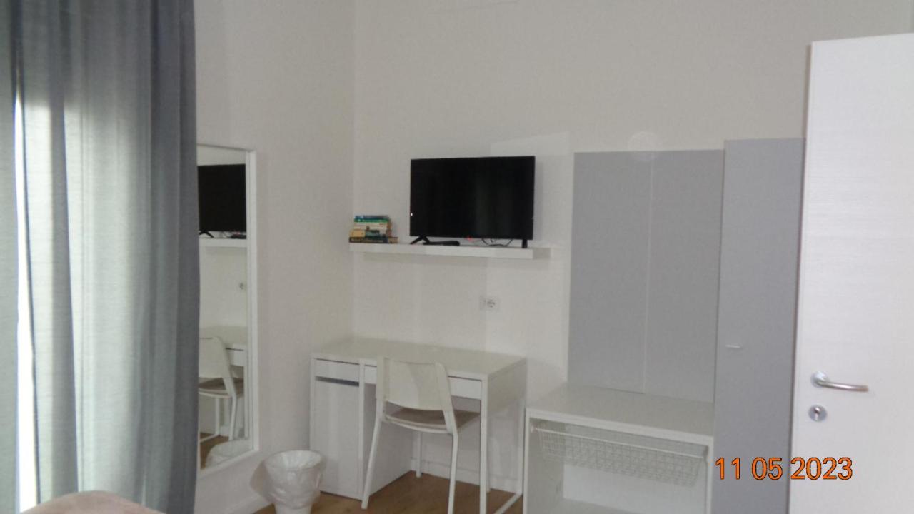 Affittacamere The Door In The Room And Parking Space Garlate Esterno foto